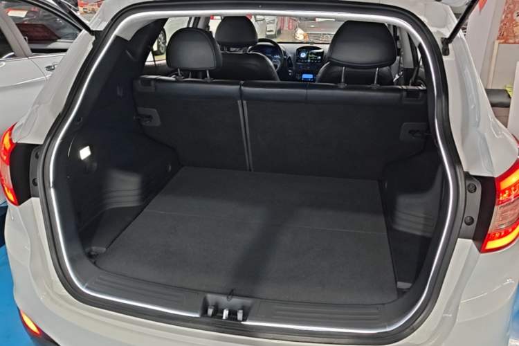 Used Hyundai ix35 2013 2.0L Automatic Two-Wheel Drive Smart GLS China IV Standard Trunk
