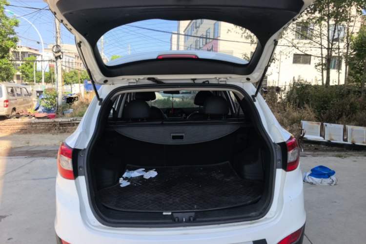 Used Hyundai ix35 2013 2.0L Automatic Two-Wheel Drive Smart GLS China IV Standard Trunk