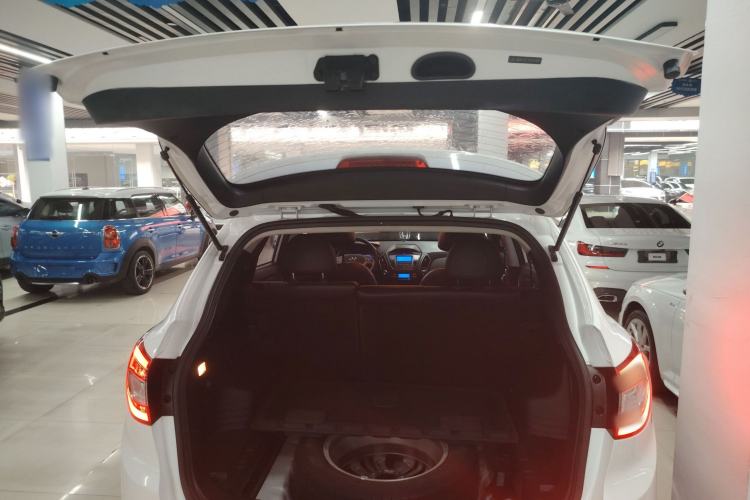 Used Hyundai ix35 2013 2.0L Automatic Two-Wheel Drive Smart GLS China IV Standard Trunk