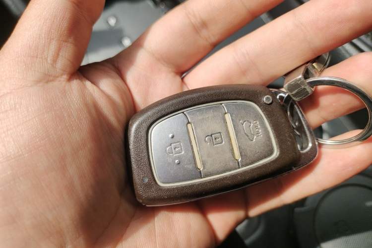 Used Hyundai ix35 2013 2.0L Automatic Two-Wheel Drive Smart GLS China IV Standard Vehicle Key