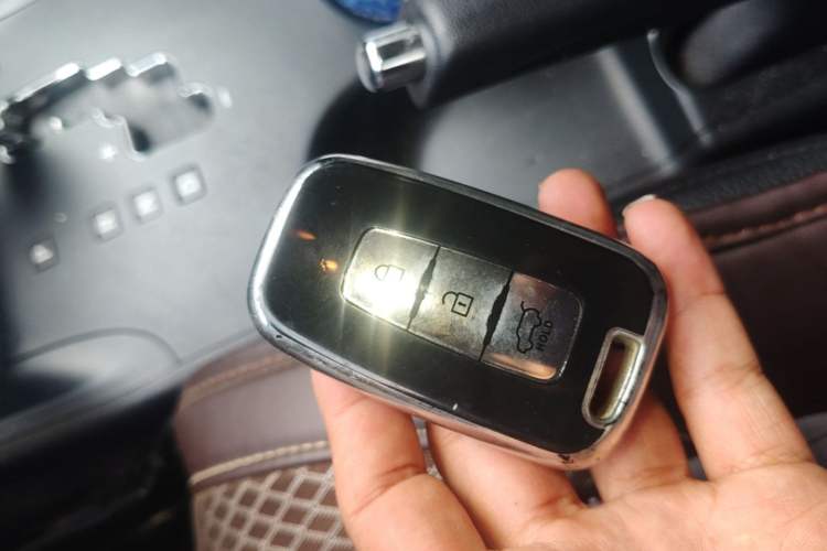 Used Hyundai ix35 2013 2.0L Automatic Two-Wheel Drive Smart GLS China IV Standard Vehicle Key