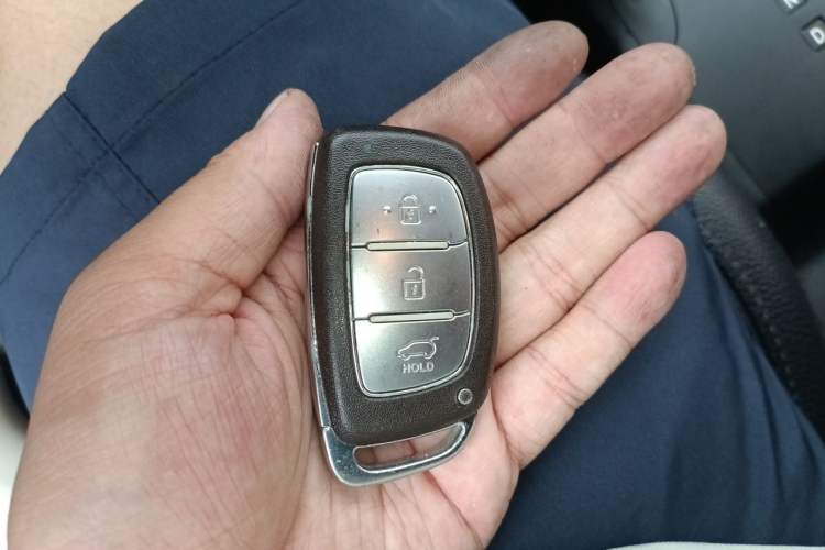 Used Hyundai ix35 2013 2.0L Automatic Two-Wheel Drive Smart GLS China IV Standard Vehicle Key