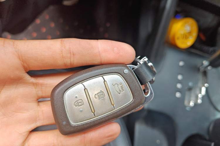 Used Hyundai ix35 2013 2.0L Automatic Two-Wheel Drive Smart GLS China IV Standard Vehicle Key