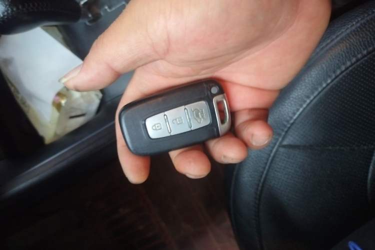Used Hyundai ix35 2013 2.0L Automatic Two-Wheel Drive Smart GLS China IV Standard Vehicle Key