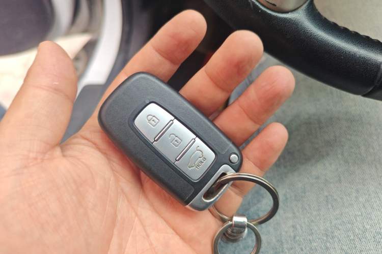 Used Hyundai ix35 2013 2.0L Automatic Two-Wheel Drive Smart GLS China IV Standard Vehicle Key