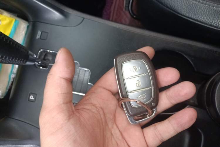Used Hyundai ix35 2013 2.0L Automatic Two-Wheel Drive Smart GLS China IV Standard Vehicle Key