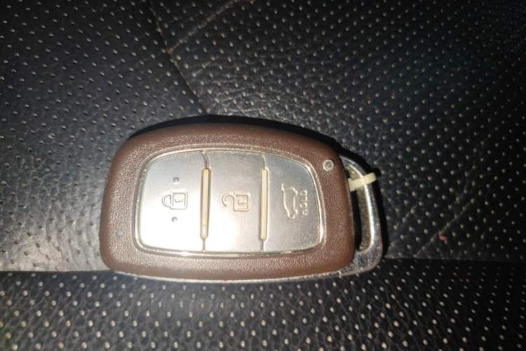 Used Hyundai ix35 2013 2.0L Automatic Two-Wheel Drive Smart GLS China IV Standard Vehicle Key