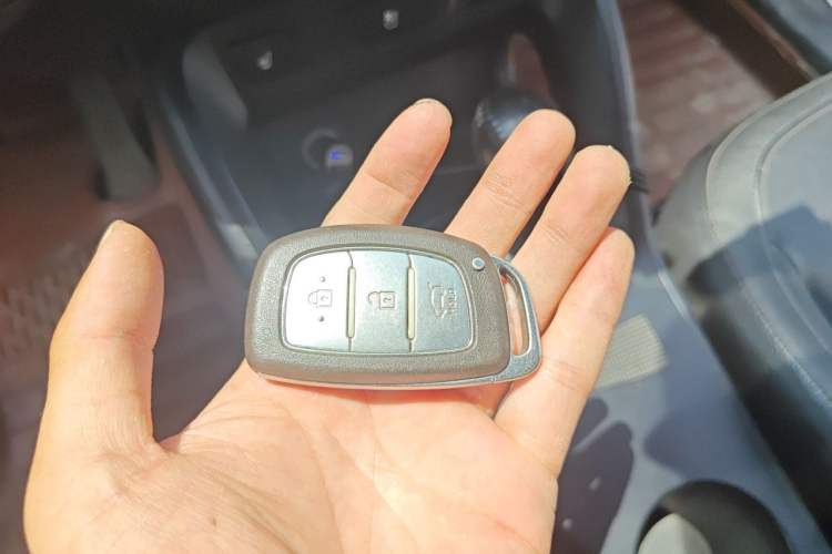 Used Hyundai ix35 2013 2.0L Automatic Two-Wheel Drive Smart GLS China IV Standard Vehicle Key