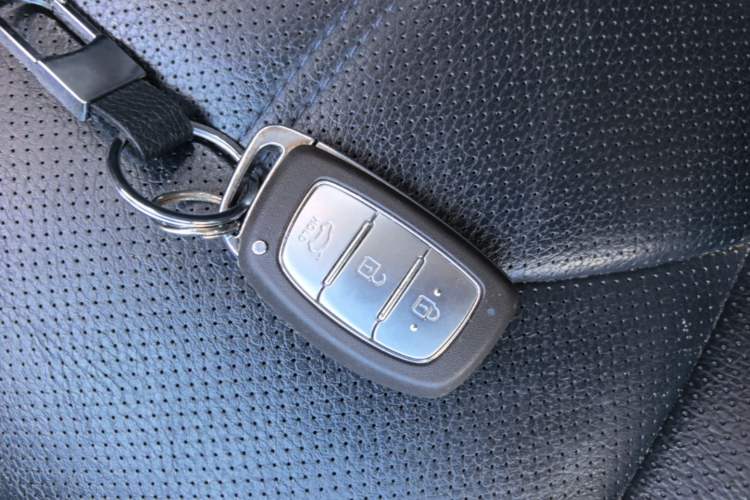 Used Hyundai ix35 2013 2.0L Automatic Two-Wheel Drive Smart GLS China IV Standard Vehicle Key