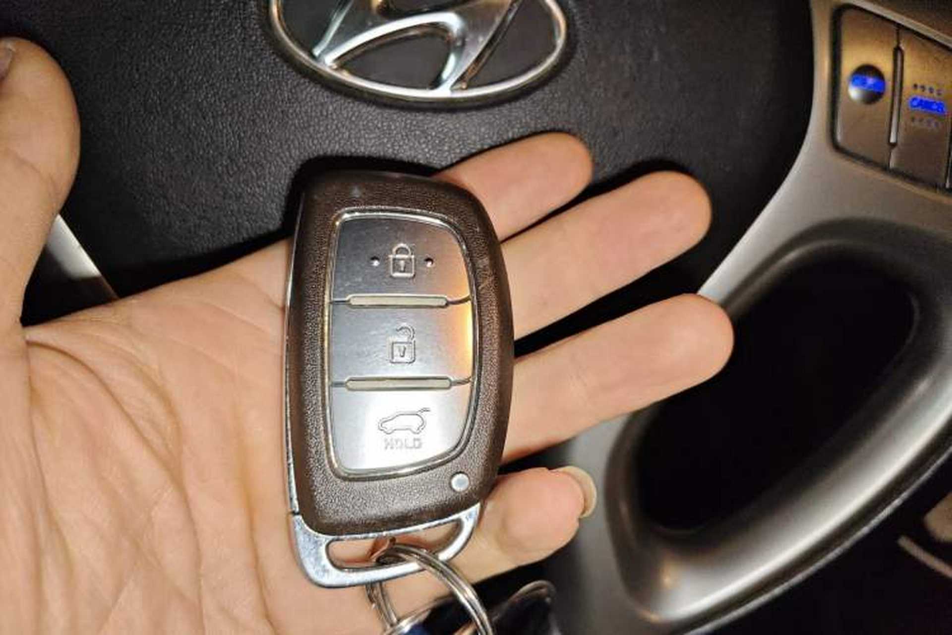 Used Hyundai ix35 2013 2.0L Automatic Two-Wheel Drive Smart GLS China IV Standard Vehicle Key