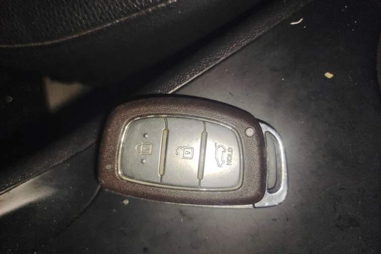Used Hyundai ix35 2013 2.0L Automatic Two-Wheel Drive Smart GLS China IV Standard Vehicle Key