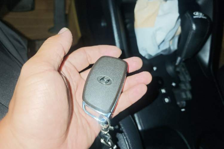 Used Hyundai ix35 2013 2.0L Automatic Two-Wheel Drive Smart GLS China IV Standard Vehicle Key