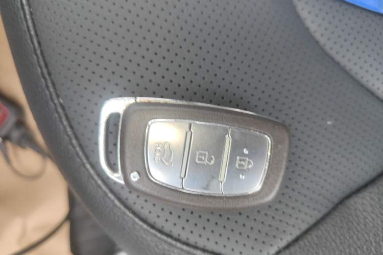Used Hyundai ix35 2013 2.0L Automatic Two-Wheel Drive Smart GLS China IV Standard Vehicle Key