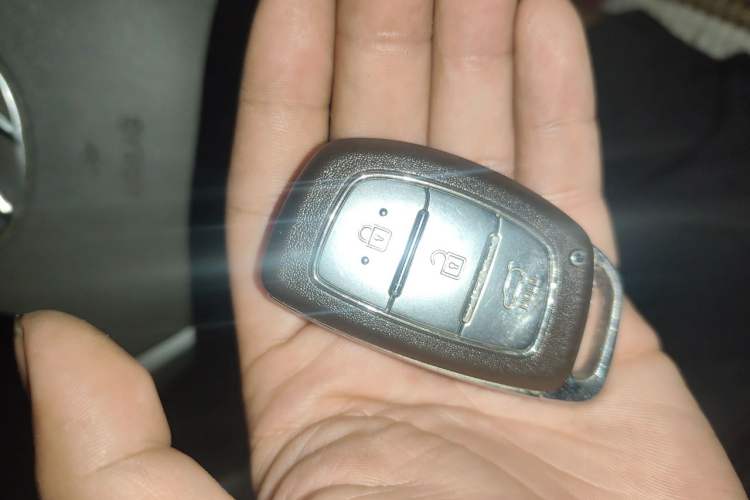 Used Hyundai ix35 2013 2.0L Automatic Two-Wheel Drive Smart GLS China IV Standard Vehicle Key