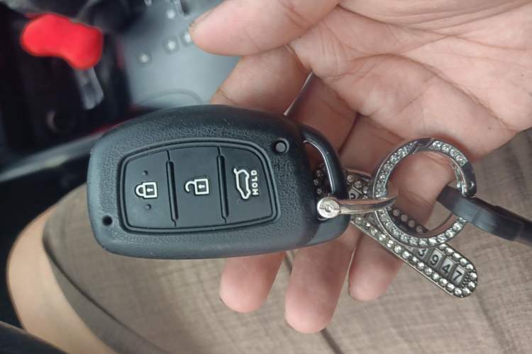 Used Hyundai ix35 2013 2.0L Automatic Two-Wheel Drive Smart GLS China IV Standard Vehicle Key