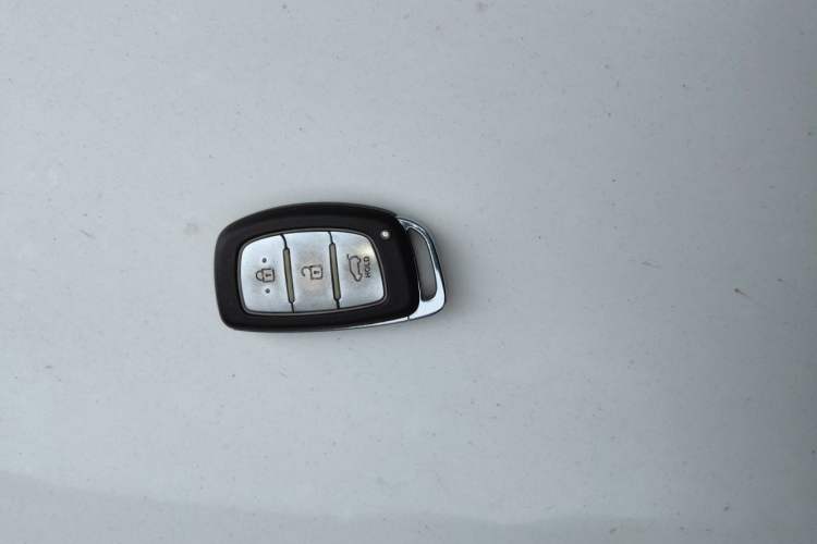 Used Hyundai ix35 2013 2.0L Automatic Two-Wheel Drive Smart GLS China IV Standard Vehicle Key
