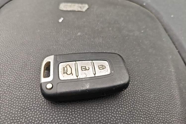 Used Hyundai ix35 2013 2.0L Automatic Two-Wheel Drive Smart GLS China IV Standard Vehicle Key