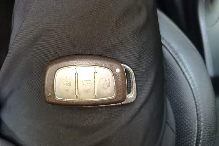 Used Hyundai ix35 2013 2.0L Automatic Two-Wheel Drive Smart GLS China IV Standard Vehicle Key
