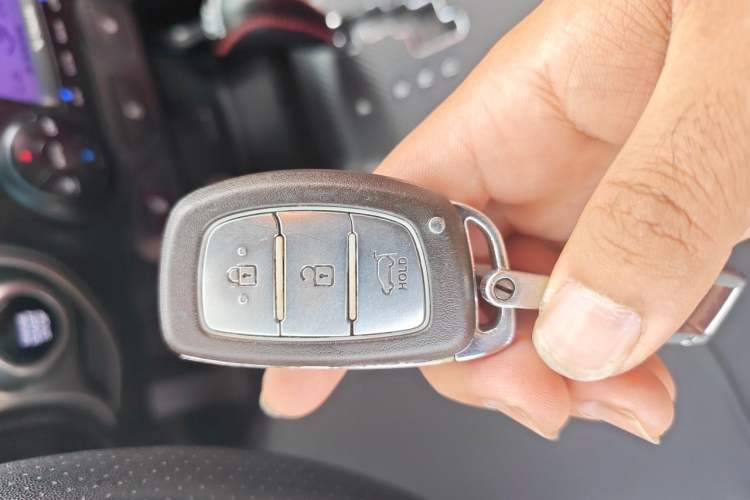 Used Hyundai ix35 2013 2.0L Automatic Two-Wheel Drive Smart GLS China IV Standard Vehicle Key