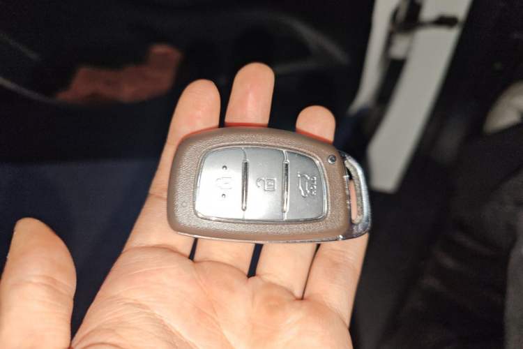 Used Hyundai ix35 2013 2.4L Automatic Two-Wheel Drive Leading GLX China V Standard Vehicle Key