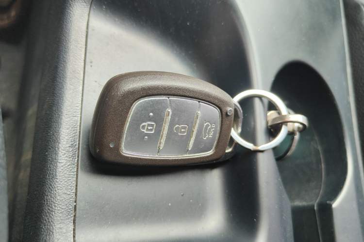 Used Hyundai ix35 2013 2.0L Automatic Two-Wheel Drive Smart GLS China IV Standard Vehicle Key
