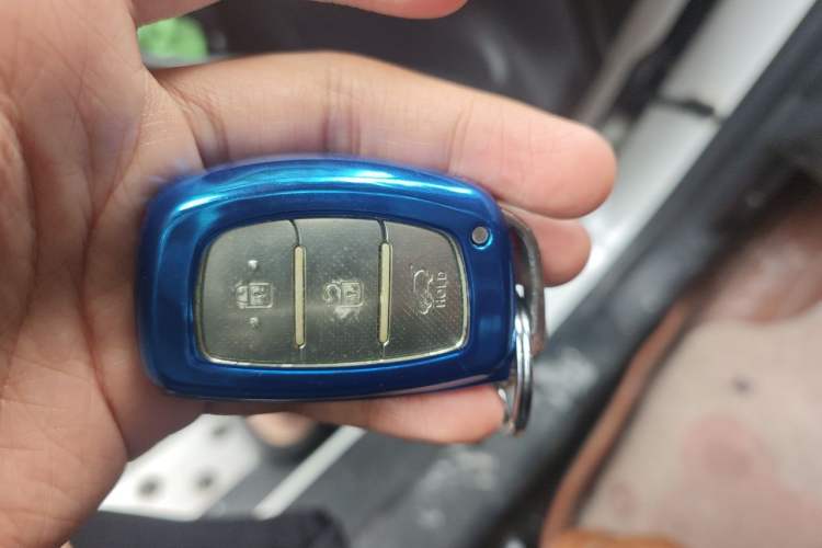 Used Hyundai ix35 2013 2.0L Automatic Two-Wheel Drive Smart GLS China IV Standard Vehicle Key