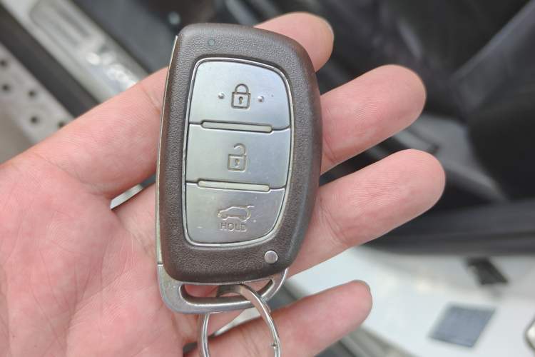 Used Hyundai ix35 2013 2.0L Automatic Two-Wheel Drive Smart GLS China IV Standard Vehicle Key