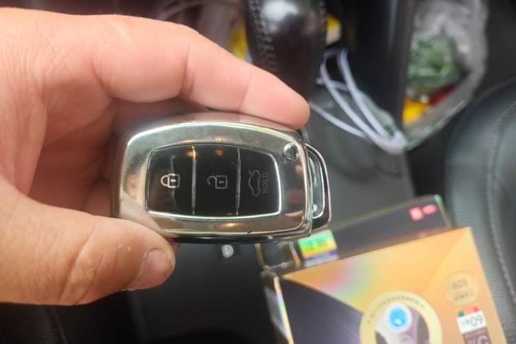 Used Hyundai ix35 2013 2.0L Automatic Two-Wheel Drive Smart GLS China IV Standard Vehicle Key