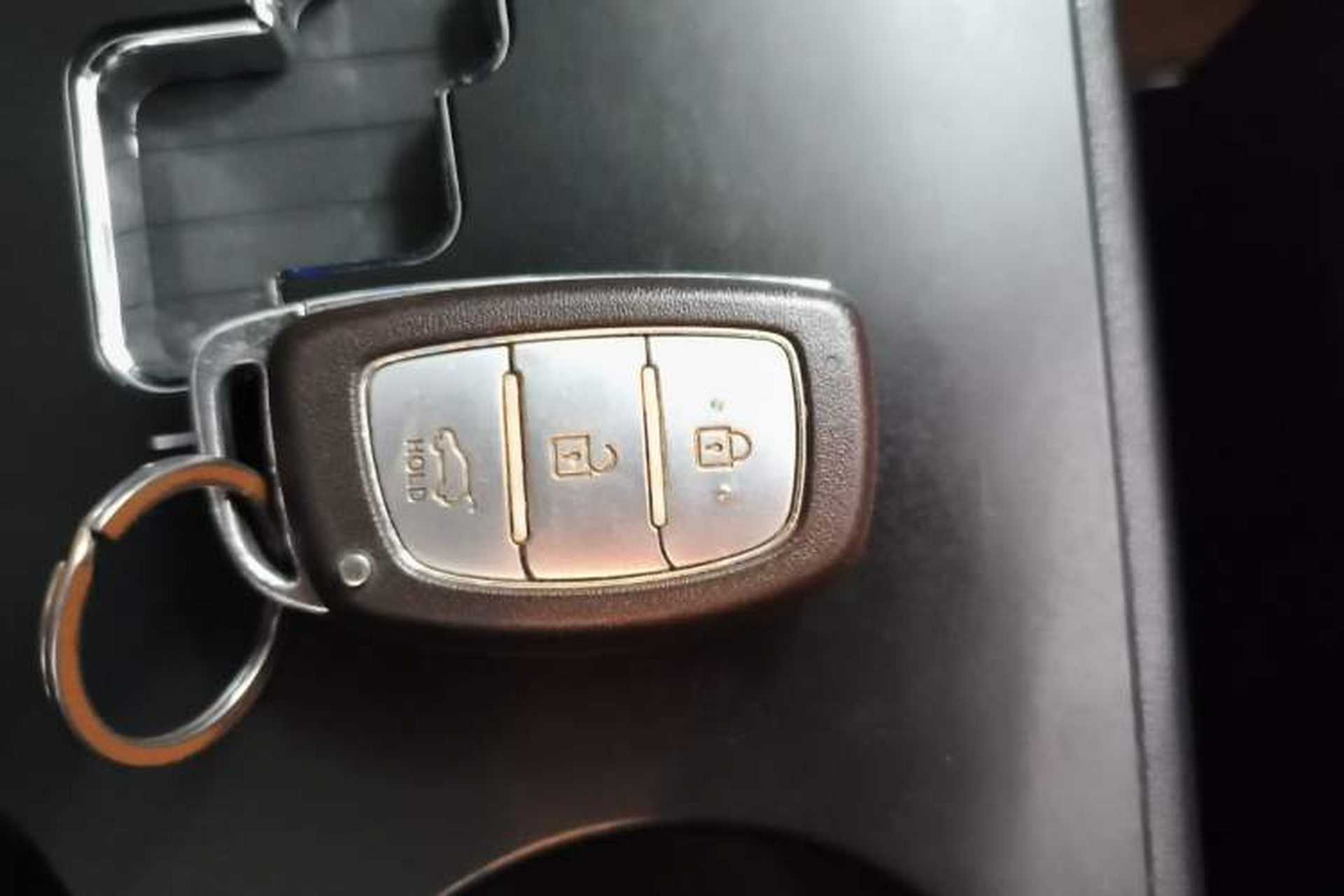 Used Hyundai ix35 2013 2.0L Automatic Two-Wheel Drive Smart GLS China IV Standard Vehicle Key