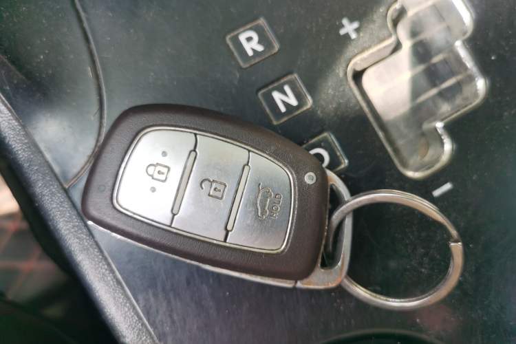Used Hyundai ix35 2013 2.0L Automatic 4x4 Intelligent GLS China IV Standard Vehicle Key