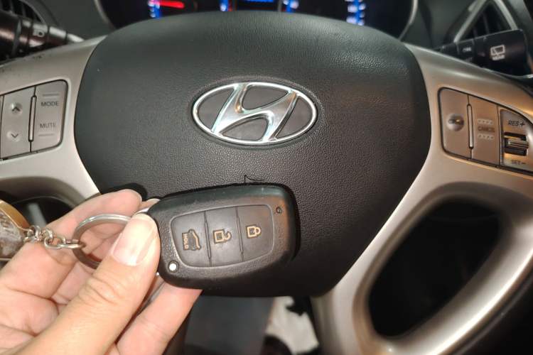 Used Hyundai ix35 2013 2.0L Automatic Two-Wheel Drive Smart GLS China IV Standard Vehicle Key