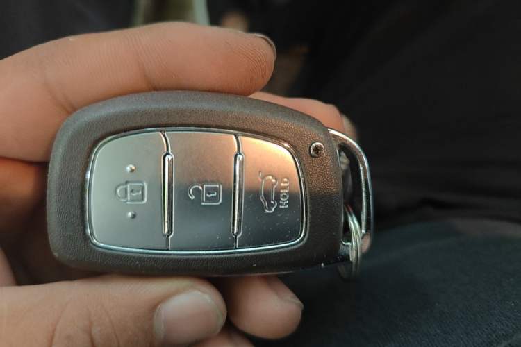 Used Hyundai ix35 2013 2.0L Automatic Two-Wheel Drive Smart GLS China IV Standard Vehicle Key