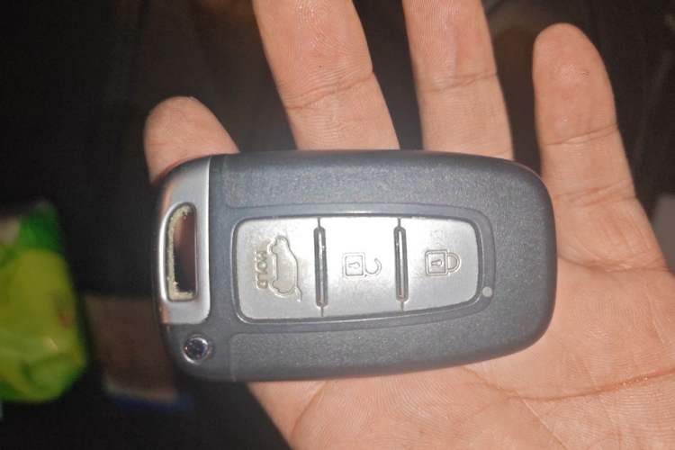 Used Hyundai ix35 2013 2.0L Automatic Two-Wheel Drive Smart GLS China IV Standard Vehicle Key