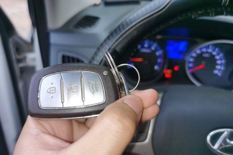 Used Hyundai ix35 2013 2.0L Automatic Two-Wheel Drive Smart GLS China IV Standard Vehicle Key