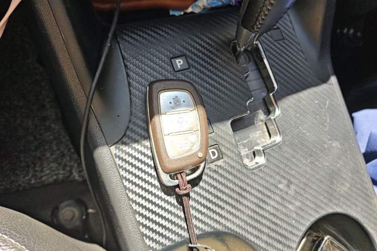 Used Hyundai ix35 2013 2.0L Automatic Two-Wheel Drive Smart GLS China IV Standard Vehicle Key