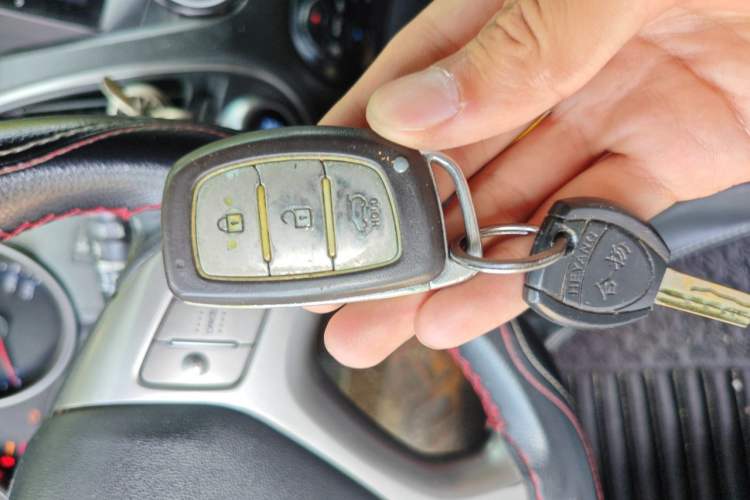 Used Hyundai ix35 2013 2.0L Automatic Two-Wheel Drive Smart GLS China IV Standard Vehicle Key