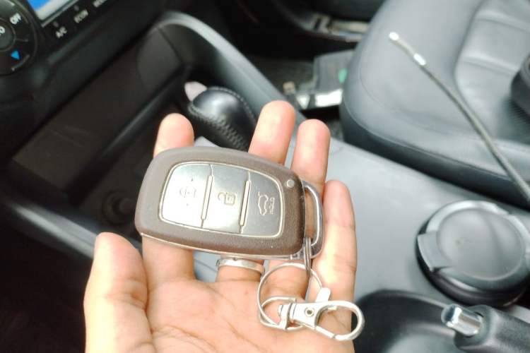 Used Hyundai ix35 2013 2.0L Automatic Two-Wheel Drive Smart GLS China IV Standard Vehicle Key