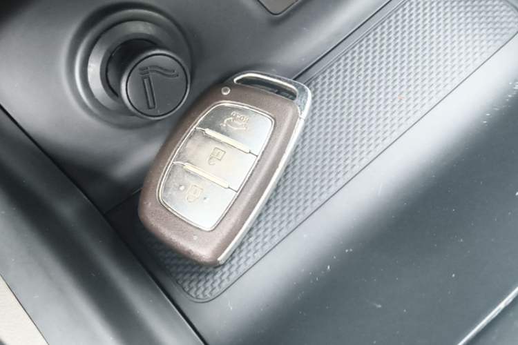 Used Hyundai ix35 2013 2.0L Automatic Two-Wheel Drive Smart GLS China V Standard Vehicle Key