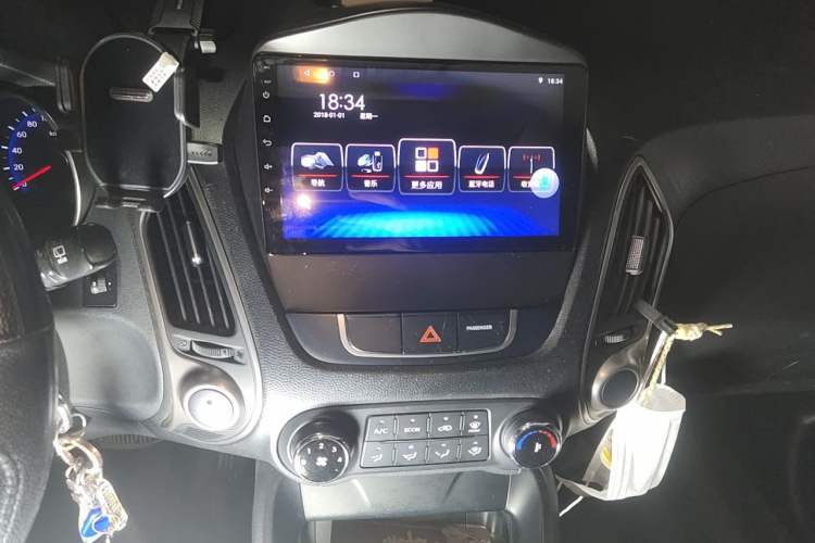 Used Hyundai ix35 2013 2.0L Automatic 2WD Comfort GL China IV Standard Audio And AC Panel