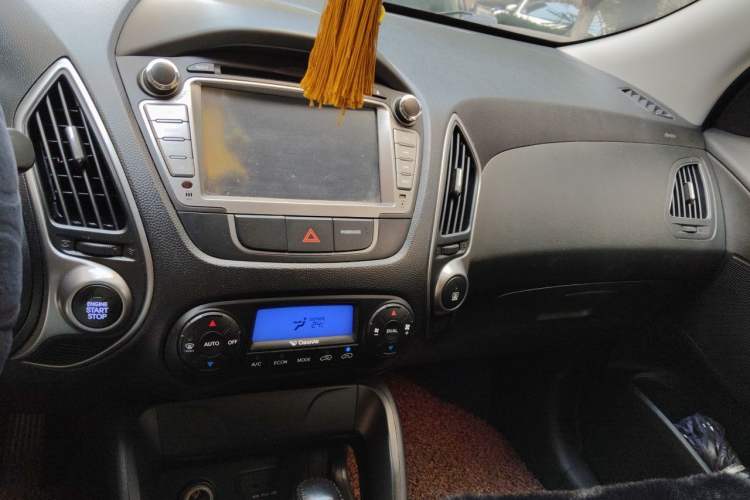 Used Hyundai ix35 2013 2.0L Automatic Two-Wheel Drive Smart GLS China IV Standard Audio And AC Panel