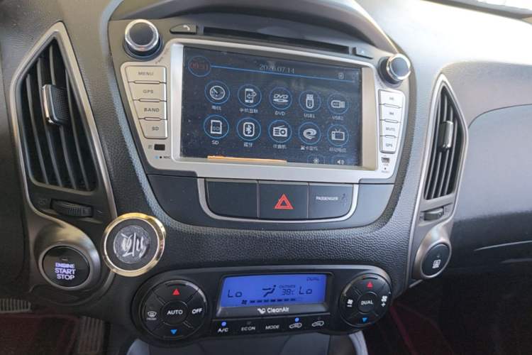 Used Hyundai ix35 2013 2.0L Automatic Two-Wheel Drive Smart GLS China IV Standard Audio And AC Panel