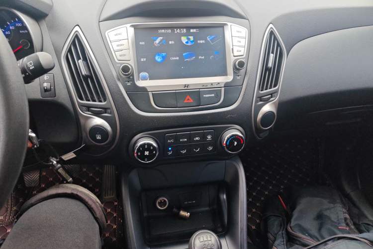 Used Hyundai ix35 2013 2.0L Manual 2WD Comfort GL China IV Standard Audio And AC Panel