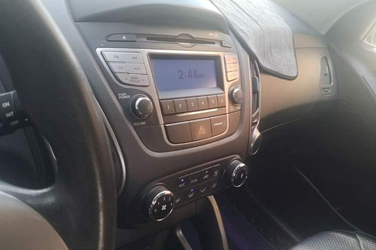 Used Hyundai ix35 2013 2.0L Manual 2WD Comfort GL China IV Standard Audio And AC Panel