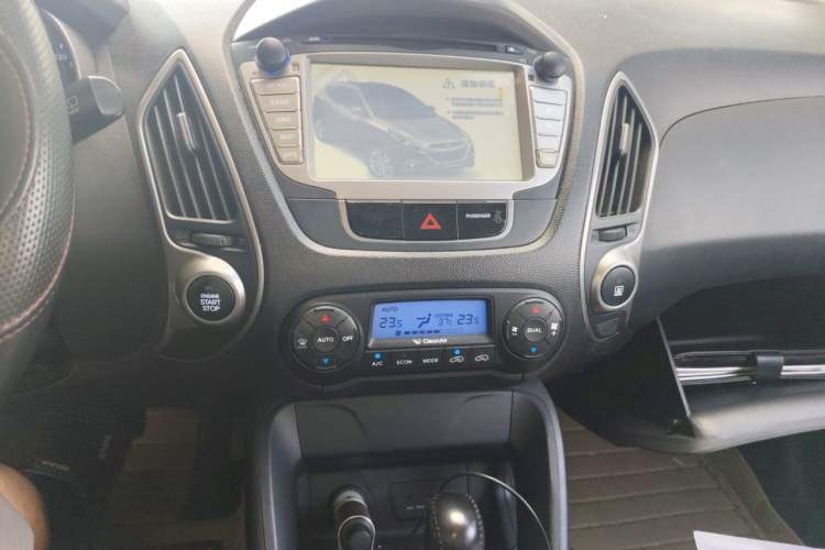 Used Hyundai ix35 2013 2.0L Automatic Two-Wheel Drive Smart GLS China IV Standard Audio And AC Panel