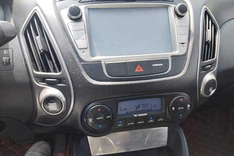 Used Hyundai ix35 2013 2.0L Automatic Two-Wheel Drive Smart GLS China IV Standard Audio And AC Panel
