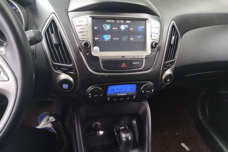 Used Hyundai ix35 2013 2.0L Automatic Two-Wheel Drive Smart GLS China IV Standard Audio And AC Panel