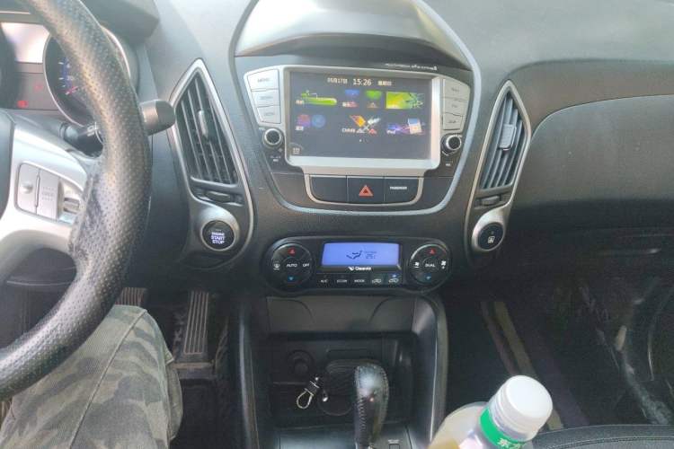 Used Hyundai ix35 2013 2.0L Automatic Two-Wheel Drive Smart GLS China V Standard Audio And AC Panel