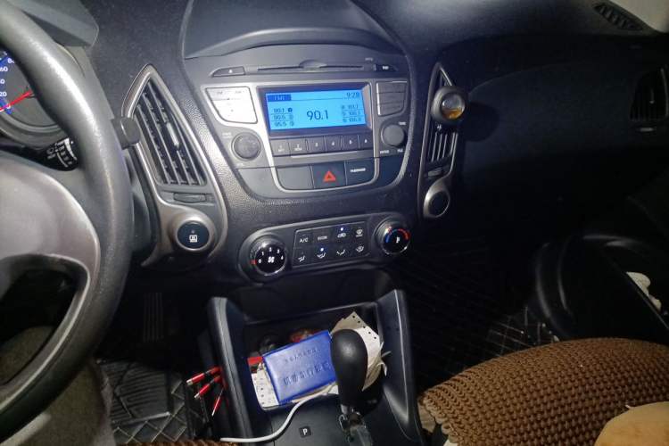 Used Hyundai ix35 2013 2.0L Automatic 2WD Comfort GL China IV Standard Audio And AC Panel