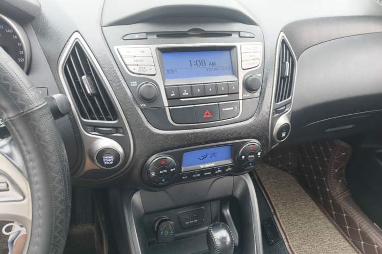 Used Hyundai ix35 2013 2.0L Automatic Two-Wheel Drive Smart GLS China IV Standard Audio And AC Panel