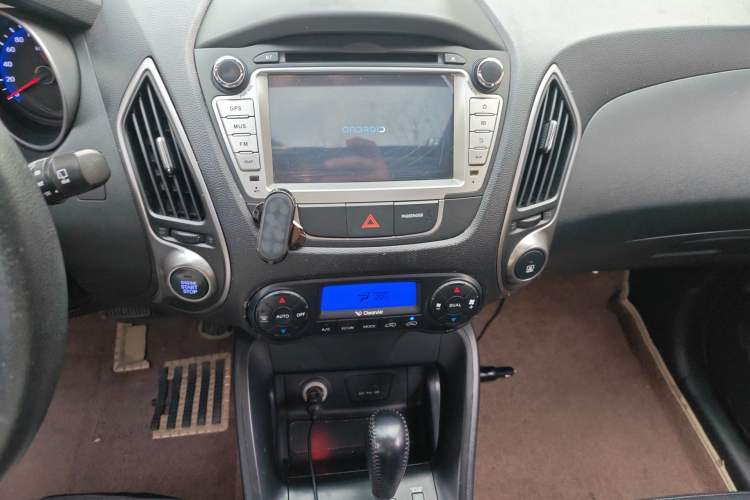 Used Hyundai ix35 2013 2.0L Automatic Two-Wheel Drive Smart GLS China IV Standard Audio And AC Panel